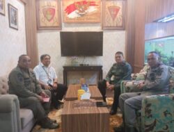 Sinergi Perhutani Bondowoso dan Pusdik Brimob Watukosek: Antisipasi Potensi Bahaya Pohon Tua di Area Latihan