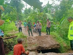 Jembatan Dusun Gebangan Ambruk Diterjang Banjir, Tim Gabungan Segera Turun Tangan