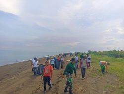 Pos TNI AL Jangkar Sukseskan Karya Bakti Bersih Pantai Banongan Sambut HUT Kolatmar Ke-48