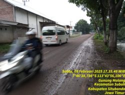 Jalan Raya Gunung Malang Licin Dan Berlumpur, Warga Resah: Diduga Dampak Aktivitas Tambang!