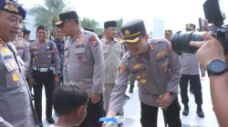 Kapolda Jatim Pantau Arus Balik di Pantura Situbondo, Sapa Pengunjung Wisata Utama Raya