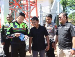 Blusukan ke Desa Kayumas, Kapolres Situbondo Sosialisasi Layanan Call Center 110