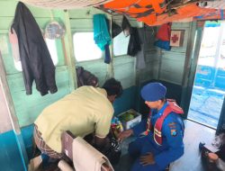 Sisir Pelabuhan Tradisional, Polisi Perairan Situbondo Tingkatkan Patroli Humanis dan Edukasi Keselamatan Laut